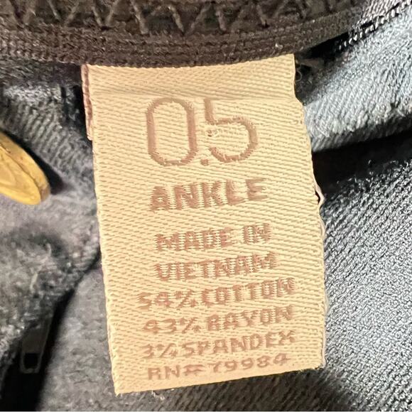 Chico's 0.5 black skinny leg jeans size 6 B123 - Picture 3 of 4